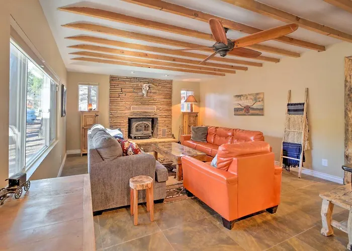Patio And Fenced Yard Cozy Payson Cabin Retreat Holiday home Payson