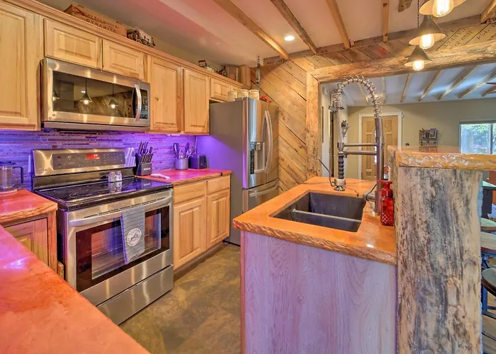 Patio And Fenced Yard Cozy Payson Cabin Retreat Holiday home Payson